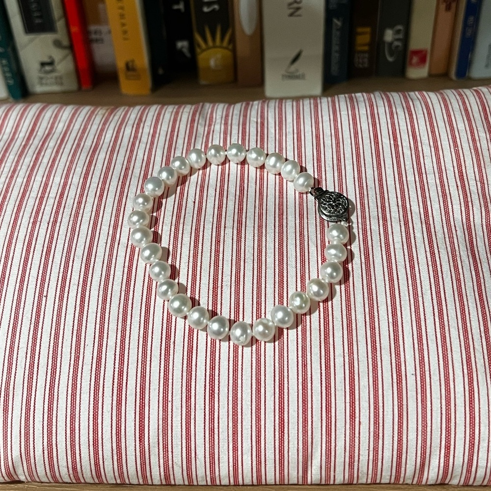 Nice Pretty Pearl Bracelet Costume Jewelry